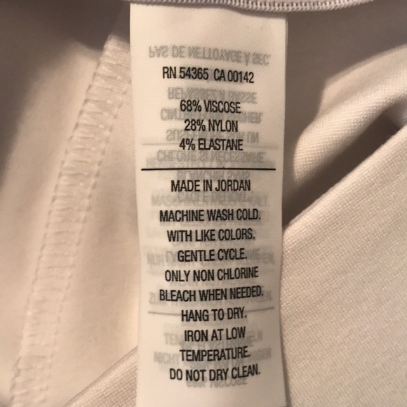 PETER NYGARD LUXE SLIMS. NWT. Size Medium 10/12. White Capris. - Picture 4 of 7